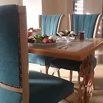 Adonis מלון מרמריס