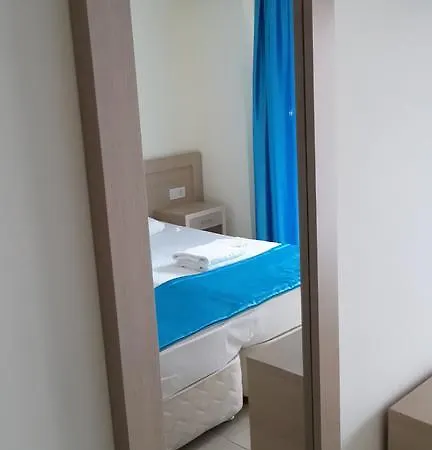 Adonis מלון מרמריס