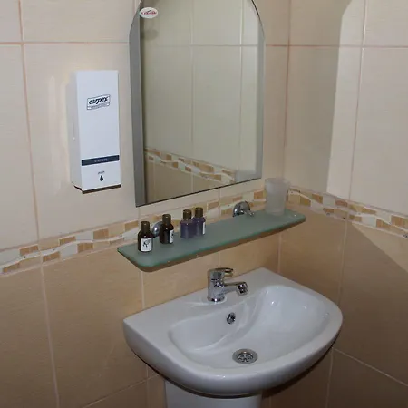 Adonis Hotel 3*