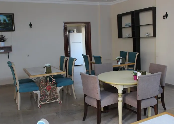 מלון Adonis מרמריס