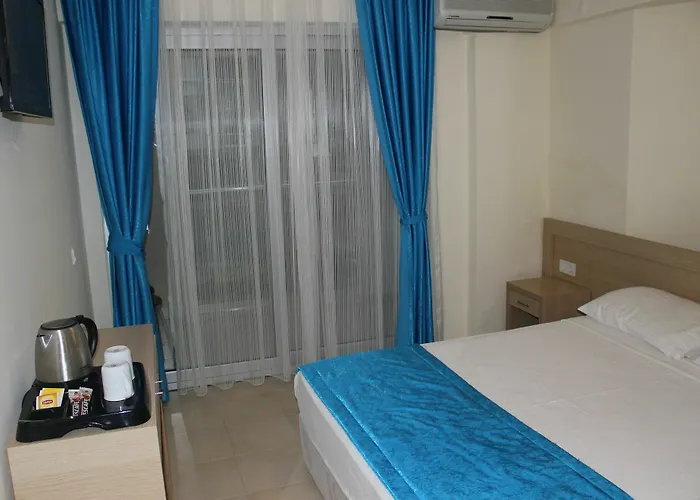 מלון Adonis מרמריס