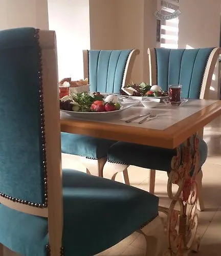 Adonis فندق مرمريس