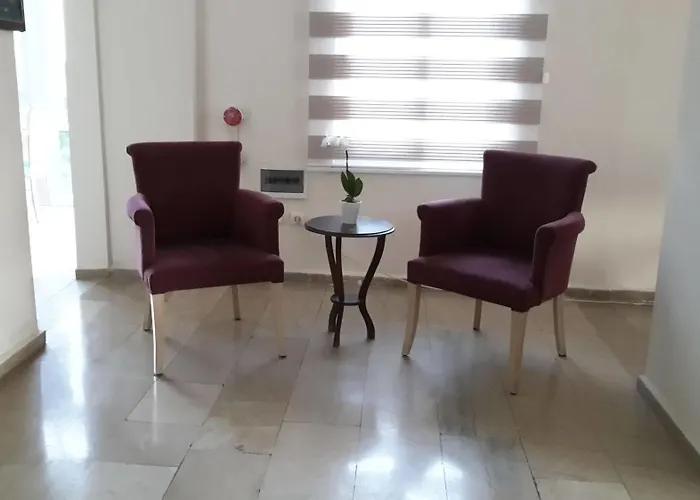 Adonis فندق مرمريس