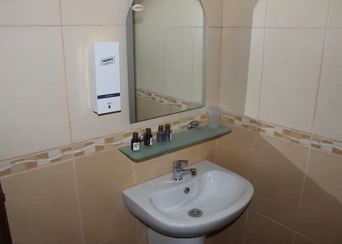 Adonis Hotel 3*